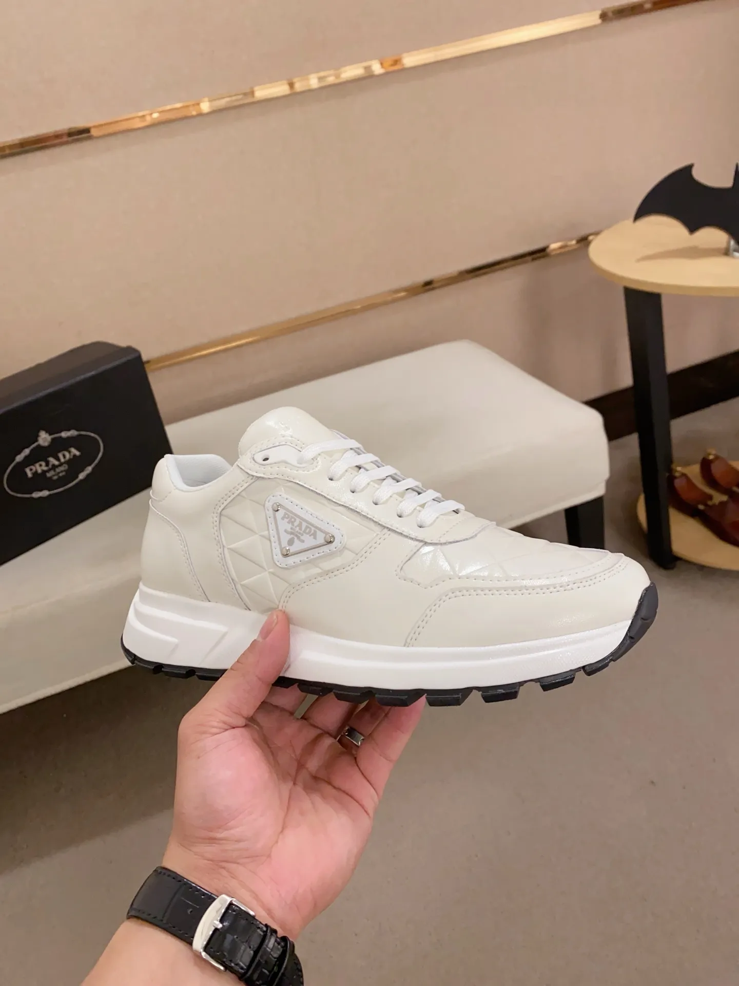 Men's shoes 💰: 500💰 [Prada～Prada] Trendy new styles are on the market. Same style as the official website. Counter quality. Original matching. [Strong] [Strong] Selected first-layer cowhide fabric. Comfortable and breathable sheepskin lining, fine workmanship, upper layer made of 100% pure cowhide, original last shape, comfortable on the feet, shoe sizes 38 to 44
